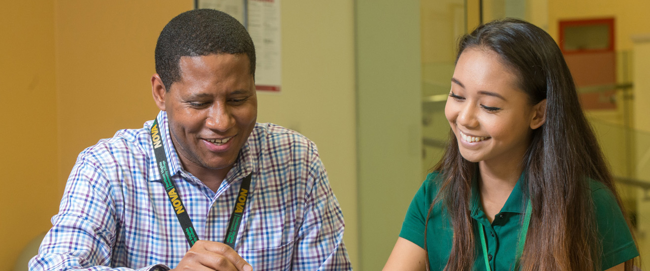 A student sitting with a NOVA advisor