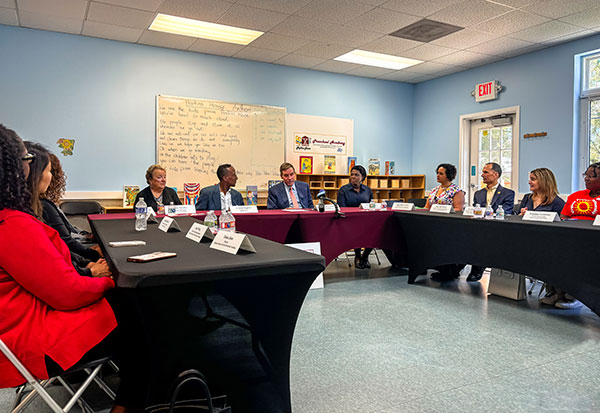 Senator Warner holding a roundtable discussion