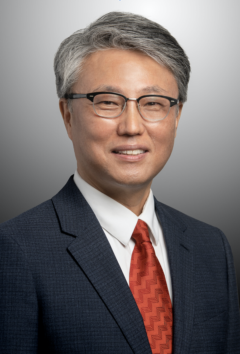 Dr.-Eun-Woo-Chang-Headshot.png